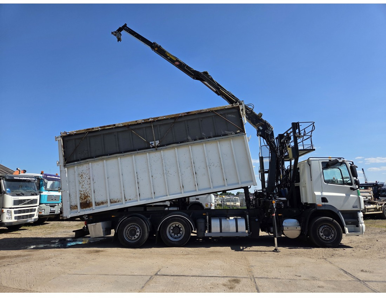 DAF CF85.410 6x2 steering axle lenk Tipper Crane HIAB J1320Z - Caminhão basculante, Caminhão grua: foto 4 DAF CF85.410 6x2 steering axle lenk Tipper Crane HIAB J1320Z - Caminhão basculante, Caminhão grua: foto 4