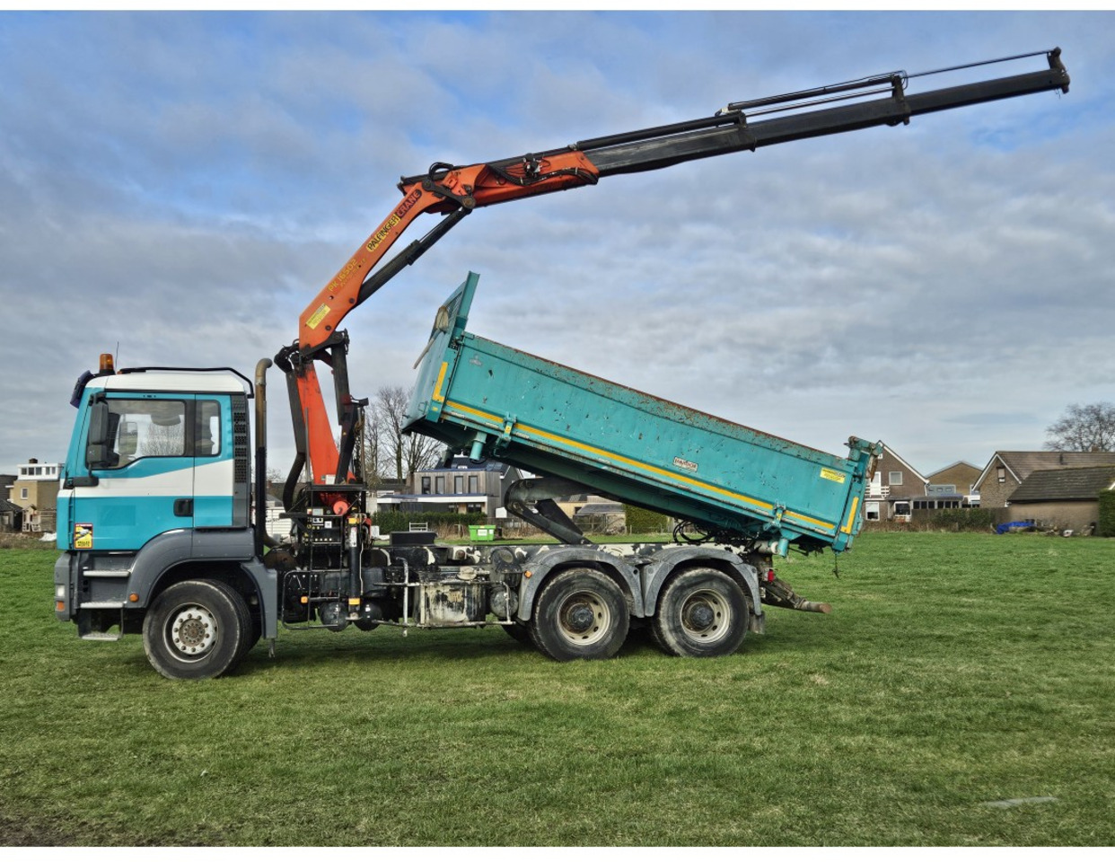 MAN TGA 33.360 TIPPER 3 SIDE CRANE PALFINGER 16502 *REMOTE CONTROL - Caminhão basculante: foto 3 MAN TGA 33.360 TIPPER 3 SIDE CRANE PALFINGER 16502 *REMOTE CONTROL - Caminhão basculante: foto 3