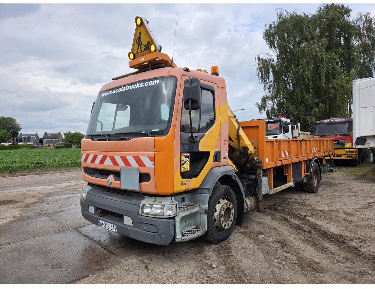Camião de caixa aberta/ Plataforma, Caminhão grua Renault Premium 300 MECHANICAL PUMP OPEN BOX COMPRESSOR CRANE EFFER 140/2S: foto 6