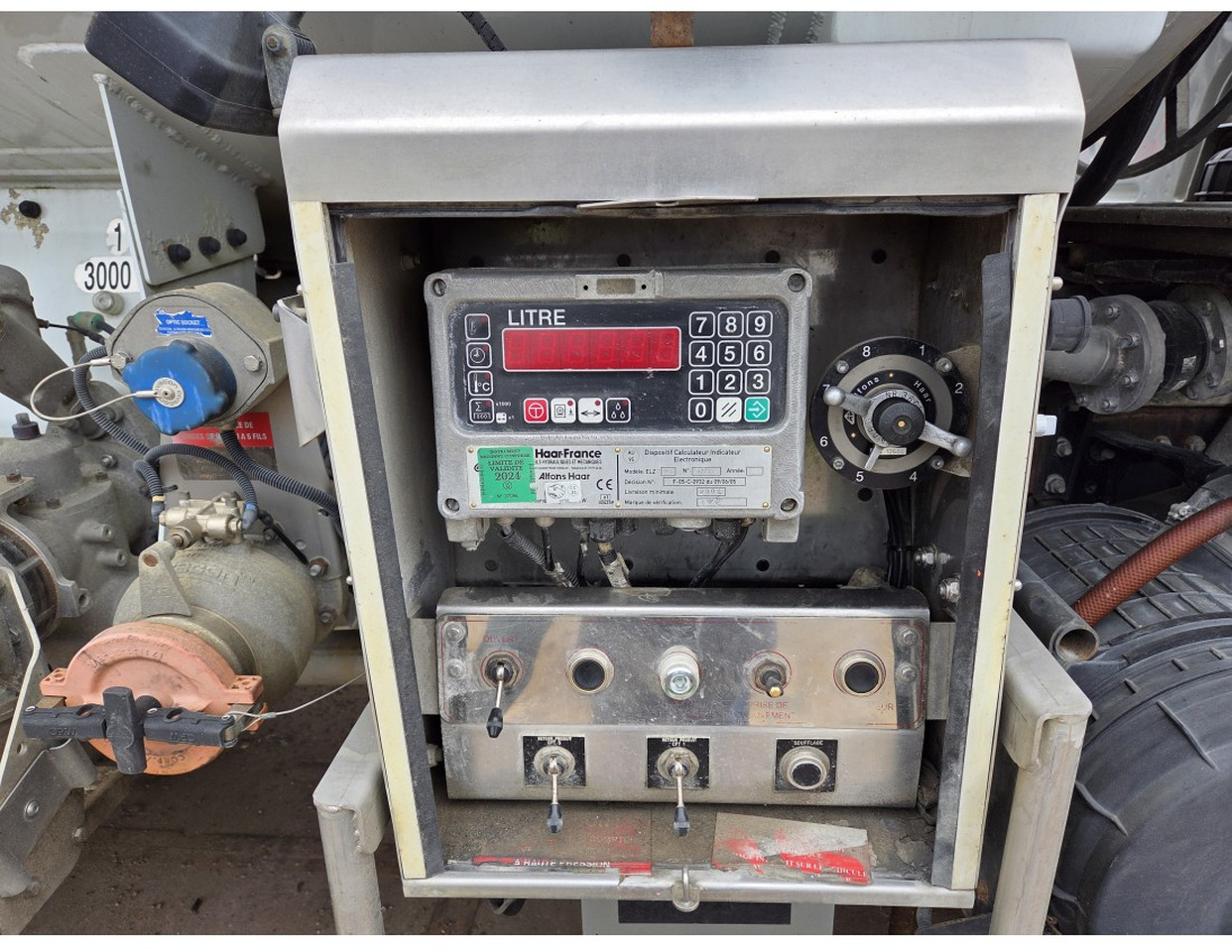 Caminhão tanque Renault Premium 340 6x2 Fuel Tank 18.540 L 3 compart Steering Axle Retarder Manual gearbox: foto 8 Caminhão tanque Renault Premium 340 6x2 Fuel Tank 18.540 L 3 compart Steering Axle Retarder Manual gearbox: foto 8