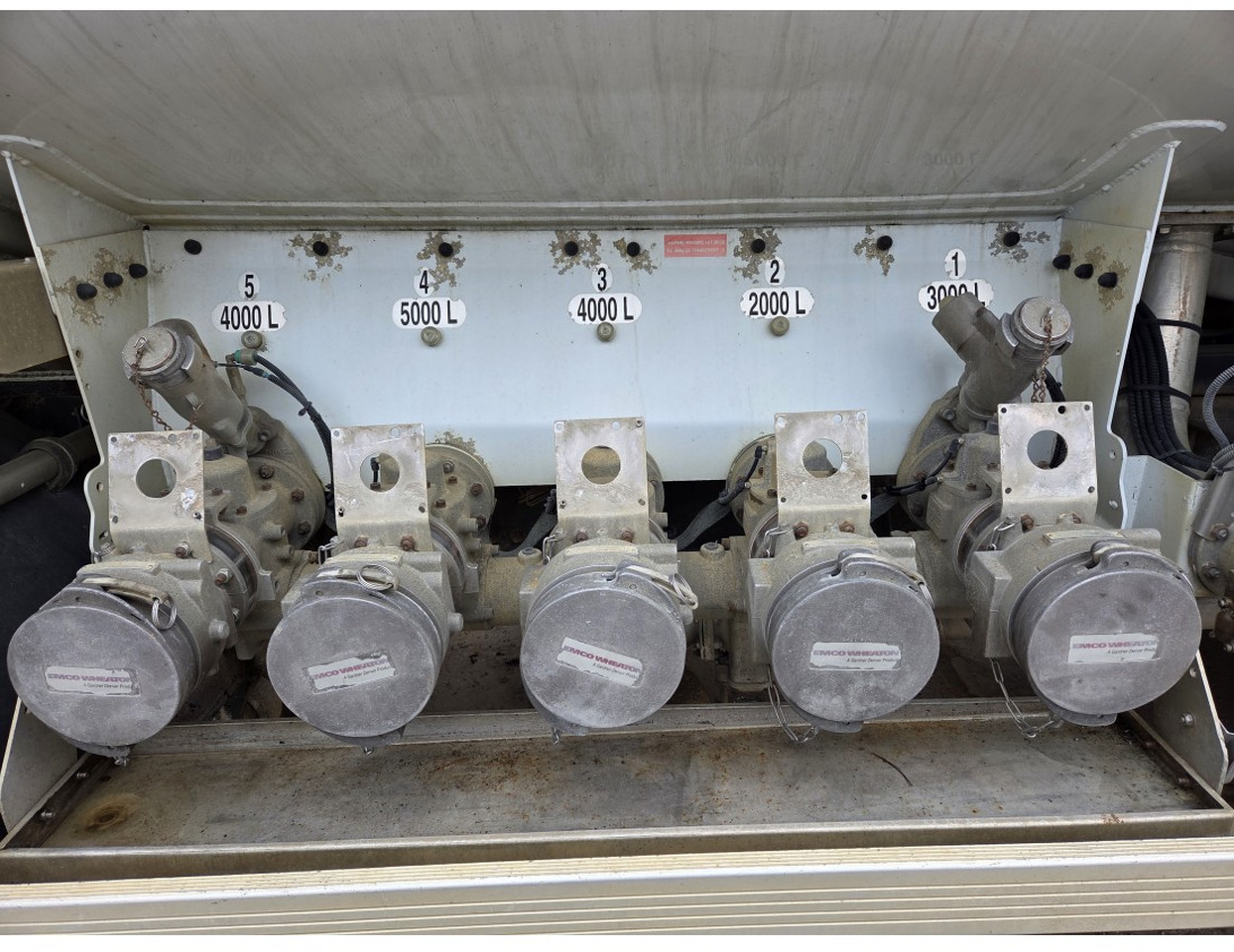 Caminhão tanque Renault Premium 340 6x2 Fuel Tank 18.540 L 3 compart Steering Axle Retarder Manual gearbox: foto 7 Caminhão tanque Renault Premium 340 6x2 Fuel Tank 18.540 L 3 compart Steering Axle Retarder Manual gearbox: foto 7