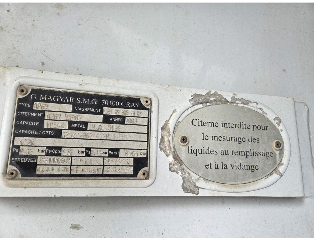 Caminhão tanque Renault Premium 340 6x2 Fuel Tank 18.540 L 3 compart Steering Axle Retarder Manual gearbox: foto 9 Caminhão tanque Renault Premium 340 6x2 Fuel Tank 18.540 L 3 compart Steering Axle Retarder Manual gearbox: foto 9