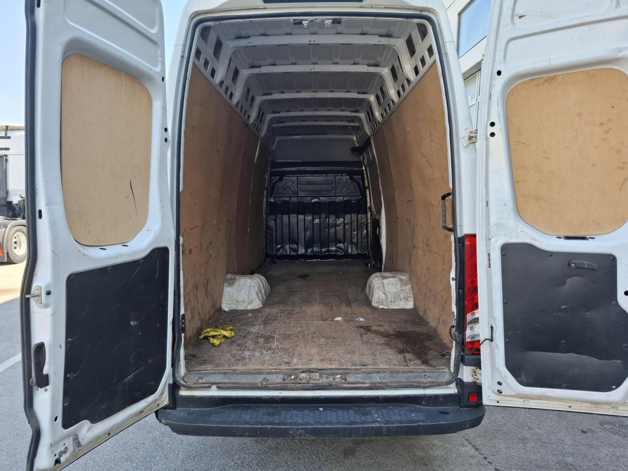 IVECO Daily 35C16V - Furgão de passageiros: foto 5 IVECO Daily 35C16V - Furgão de passageiros: foto 5
