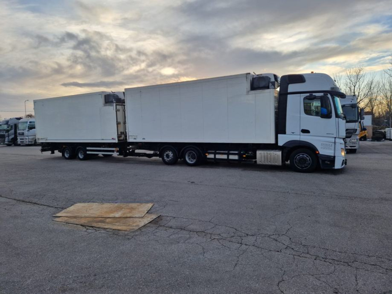 MERCEDES-BENZ Actros 25.480 - Carrinha frigorífica: foto 2 MERCEDES-BENZ Actros 25.480 - Carrinha frigorífica: foto 2