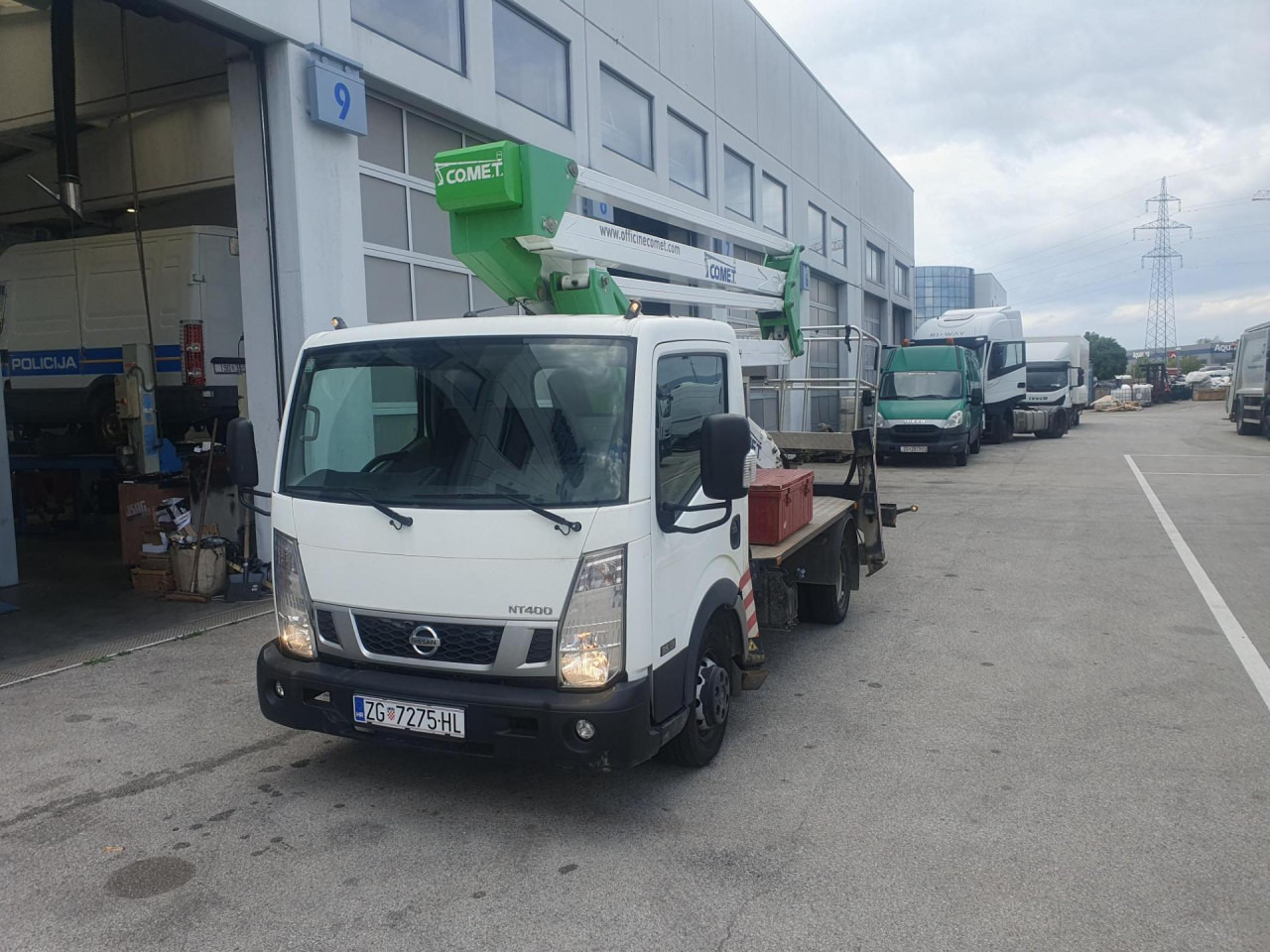 NISSAN Cabstar NT400 - Caminhão com plataforma aérea: foto 1 NISSAN Cabstar NT400 - Caminhão com plataforma aérea: foto 1