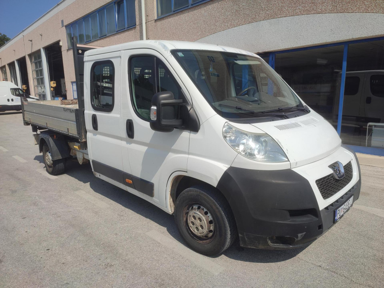 PEUGEOT Boxer 2.2 HDI - Furgão basculante, Carrinha cabine dupla: foto 2 PEUGEOT Boxer 2.2 HDI - Furgão basculante, Carrinha cabine dupla: foto 2