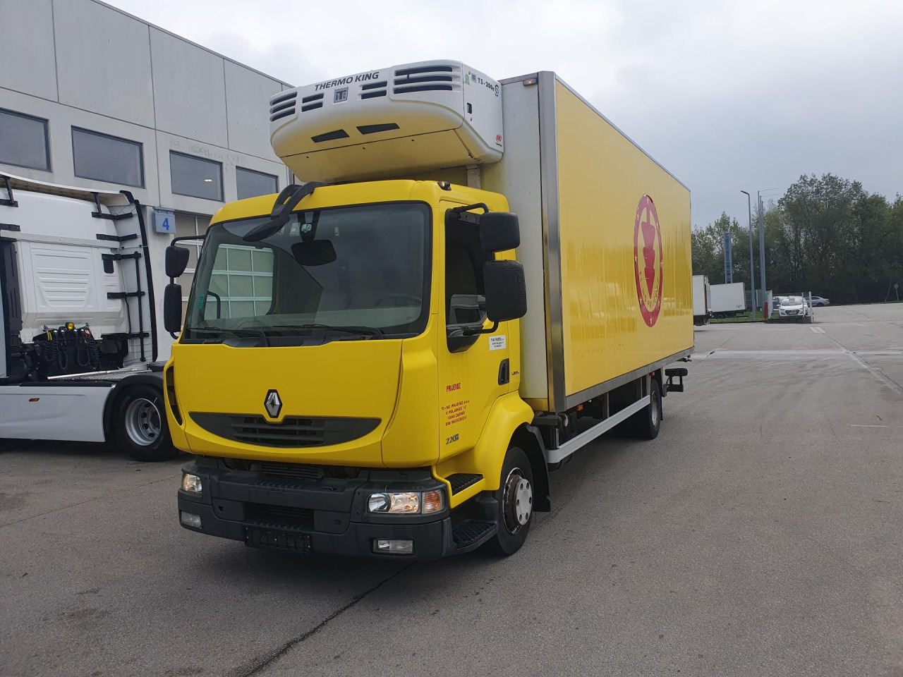 RENAULT Midlum 220.12 - Caminhão frigorífico: foto 1 RENAULT Midlum 220.12 - Caminhão frigorífico: foto 1