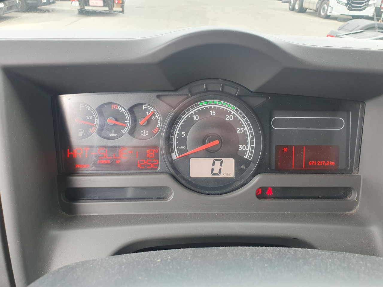 RENAULT Midlum 220.12 - Caminhão frigorífico: foto 3 RENAULT Midlum 220.12 - Caminhão frigorífico: foto 3