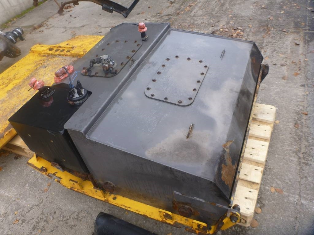 Volvo L 180 H Bränsletank, voe11154152 - Estrutura/ Châssis de Máquina de construção: foto 2 Volvo L 180 H Bränsletank, voe11154152 - Estrutura/ Châssis de Máquina de construção: foto 2