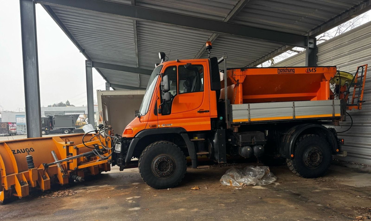 Unimog U400 4x4, Winterdienst, Schild+Streuer - Caminhão: foto 3 Unimog U400 4x4, Winterdienst, Schild+Streuer - Caminhão: foto 3