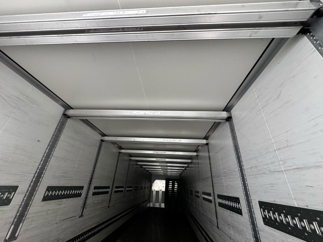 Krone SZ, Doppelstock, isoliert, Duoplex steel - Semireboque furgão: foto 4 Krone SZ, Doppelstock, isoliert, Duoplex steel - Semireboque furgão: foto 4