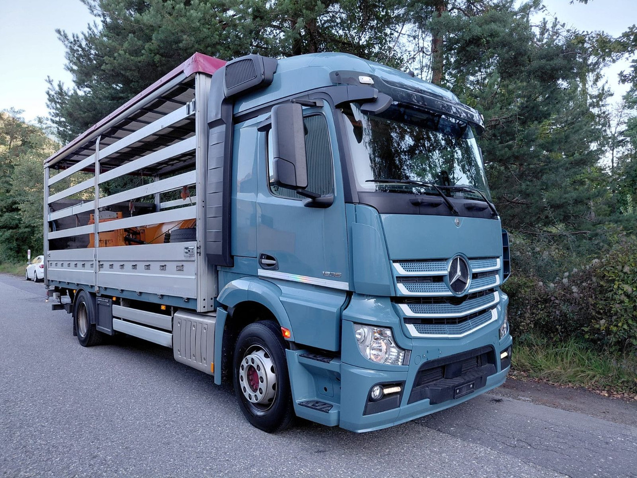 Mercedes-Benz Actros 1836 4x2, E6, Ladebordwand, Fahrschule - Caminhão com lona: foto 3 Mercedes-Benz Actros 1836 4x2, E6, Ladebordwand, Fahrschule - Caminhão com lona: foto 3
