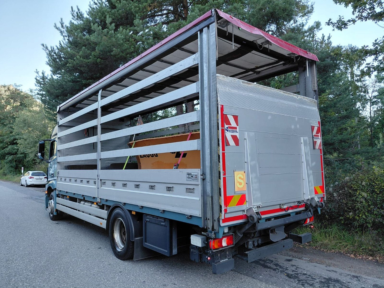 Mercedes-Benz Actros 1836 4x2, E6, Ladebordwand, Fahrschule - Caminhão com lona: foto 5 Mercedes-Benz Actros 1836 4x2, E6, Ladebordwand, Fahrschule - Caminhão com lona: foto 5