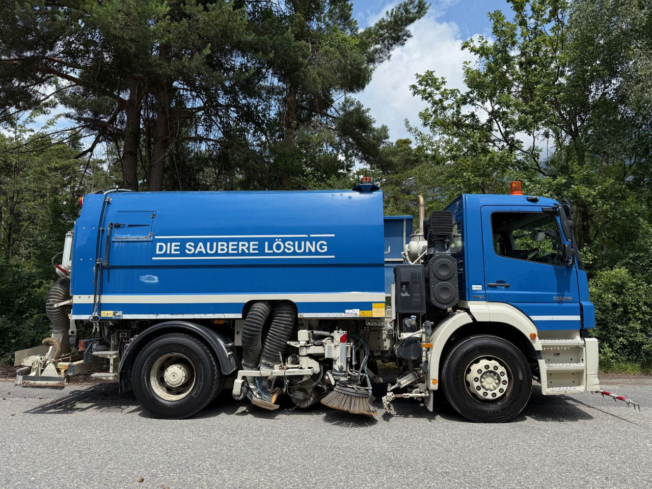 Mercedes-Benz Axor 1829 4x2, E5, EPS, RHD, Faun Kehrmaschine - Varredora urbana: foto 5 Mercedes-Benz Axor 1829 4x2, E5, EPS, RHD, Faun Kehrmaschine - Varredora urbana: foto 5
