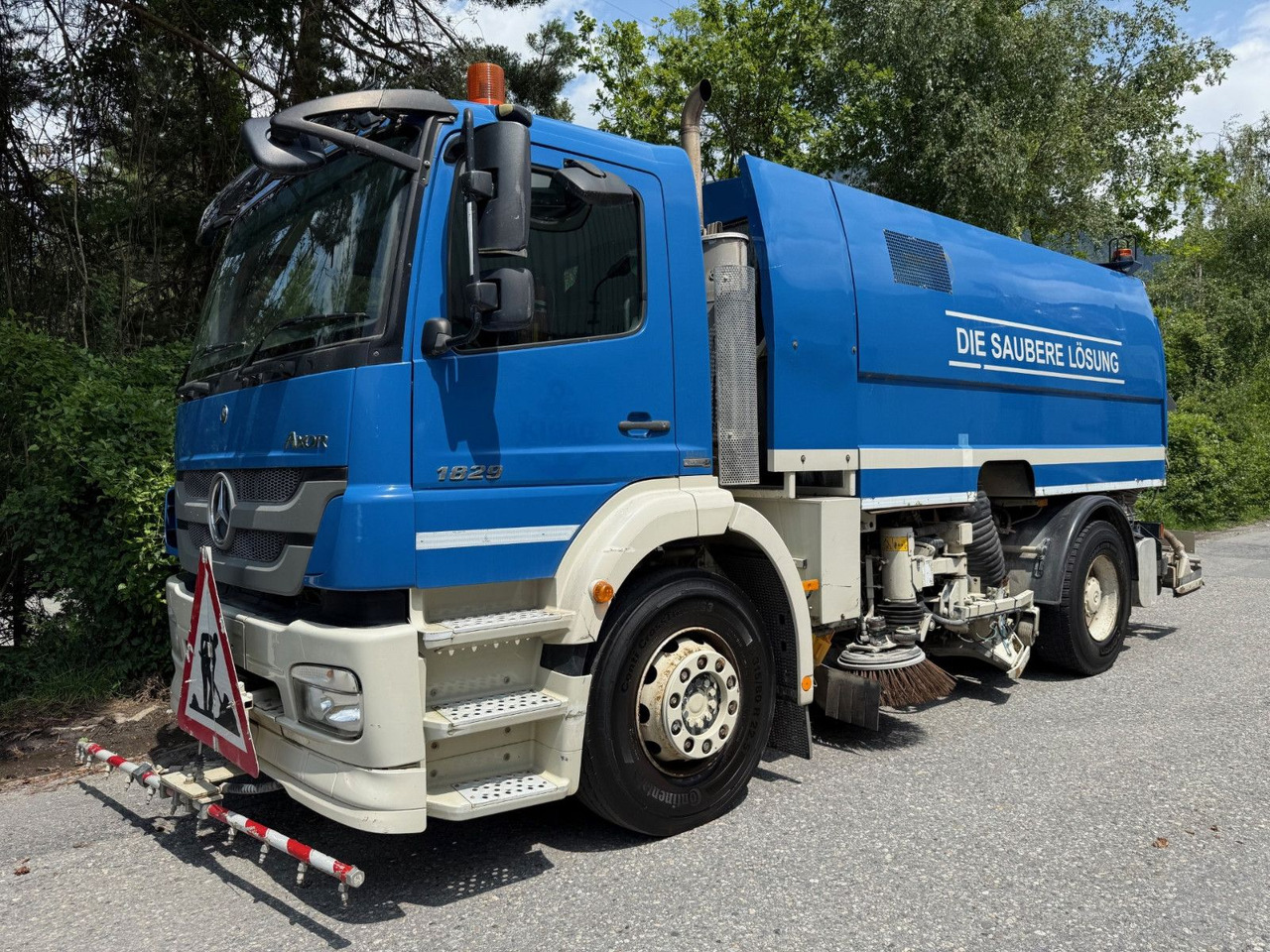 Mercedes-Benz Axor 1829 4x2, E5, EPS, RHD, Faun Kehrmaschine - Varredora urbana: foto 2 Mercedes-Benz Axor 1829 4x2, E5, EPS, RHD, Faun Kehrmaschine - Varredora urbana: foto 2