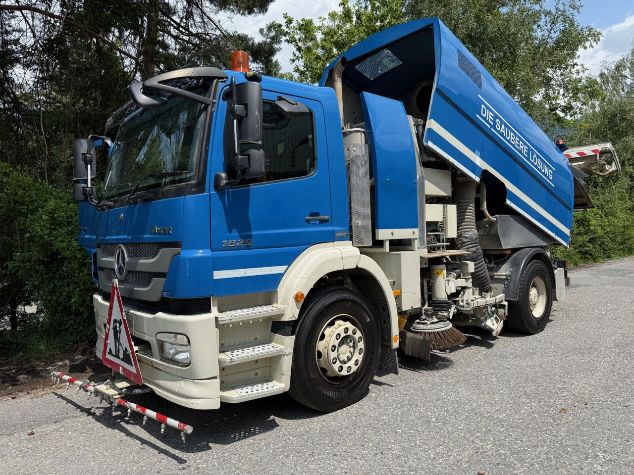 Mercedes-Benz Axor 1829 4x2, E5, EPS, RHD, Faun Kehrmaschine - Varredora urbana: foto 1 Mercedes-Benz Axor 1829 4x2, E5, EPS, RHD, Faun Kehrmaschine - Varredora urbana: foto 1