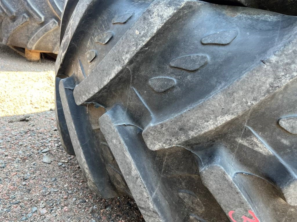 Kleber 520/70R38 480/70R24 till JD 6620 - Pneu de Máquina agrícola: foto 3 Kleber 520/70R38 480/70R24 till JD 6620 - Pneu de Máquina agrícola: foto 3
