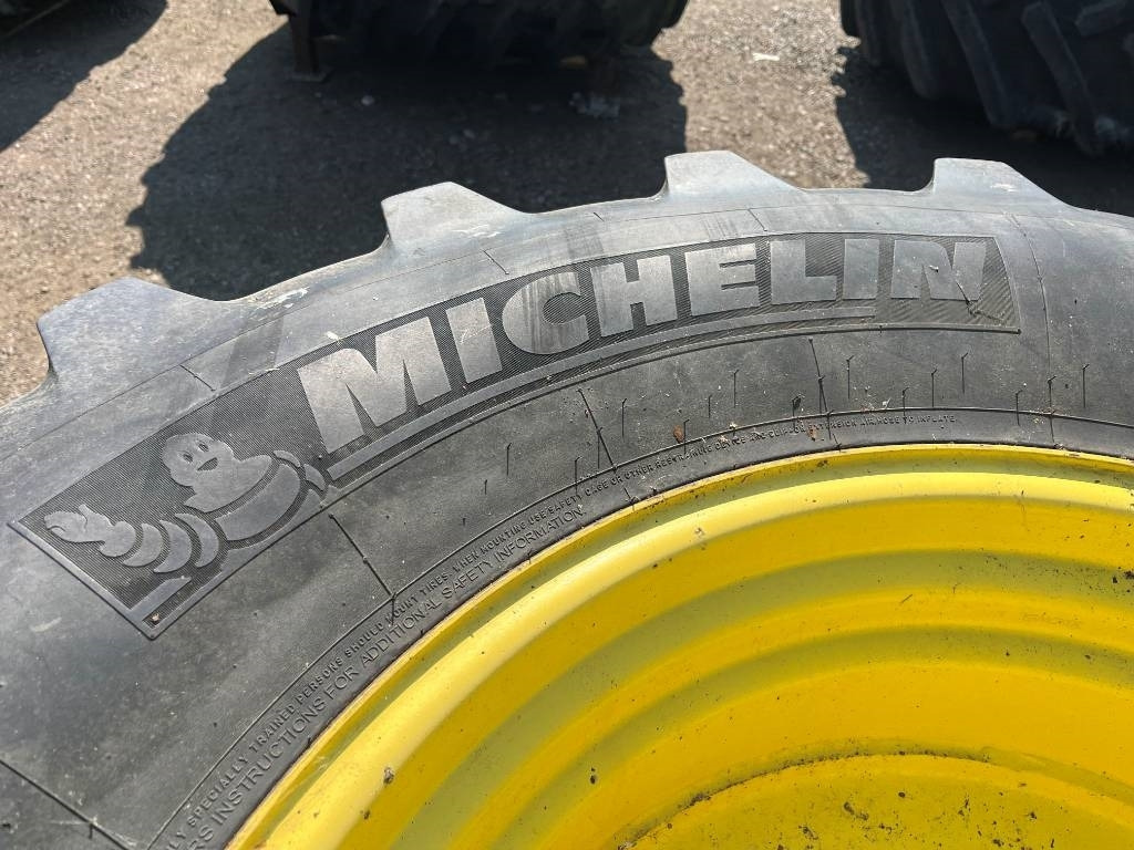 Michelin 540/65R30 till John Deere 7430 - Pneu de Máquina agrícola: foto 5 Michelin 540/65R30 till John Deere 7430 - Pneu de Máquina agrícola: foto 5
