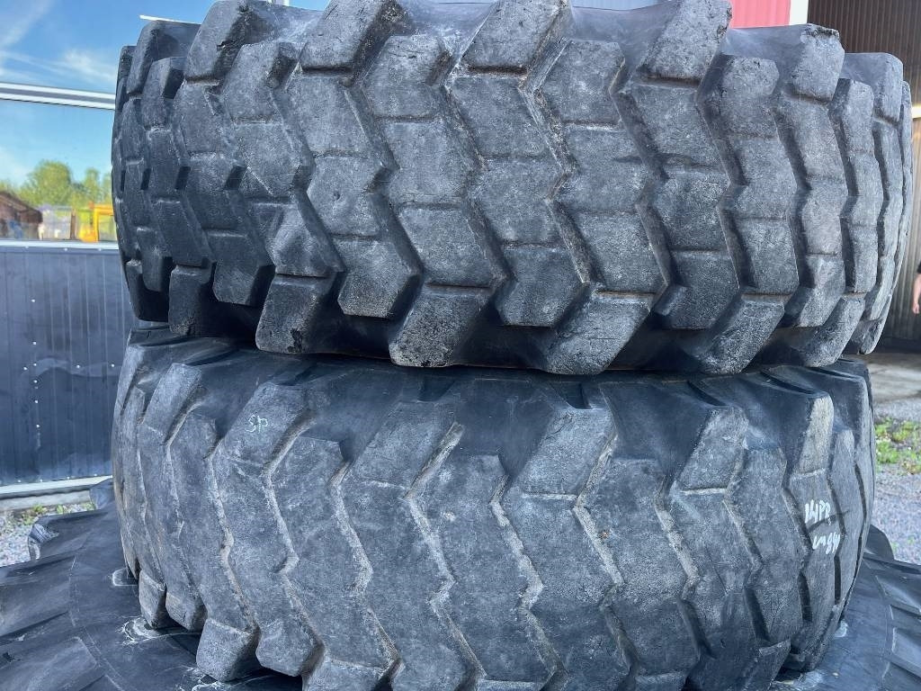 Nokian 18,4-34 14,9-24 till Volvo Bm 840 841 - Pneu de Máquina de construção: foto 4 Nokian 18,4-34 14,9-24 till Volvo Bm 840 841 - Pneu de Máquina de construção: foto 4