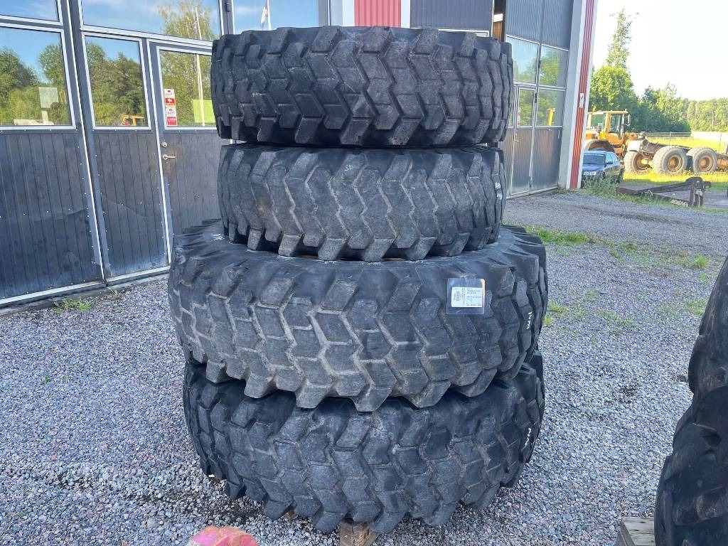 Nokian 18,4-34 14,9-24 till Volvo Bm 840 841 - Pneu de Máquina de construção: foto 1 Nokian 18,4-34 14,9-24 till Volvo Bm 840 841 - Pneu de Máquina de construção: foto 1