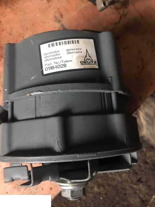 ALTERNATOR / GENERATOR DEUTZ 01184028 - Alternador de Máquina agrícola: foto 1 ALTERNATOR / GENERATOR DEUTZ 01184028 - Alternador de Máquina agrícola: foto 1
