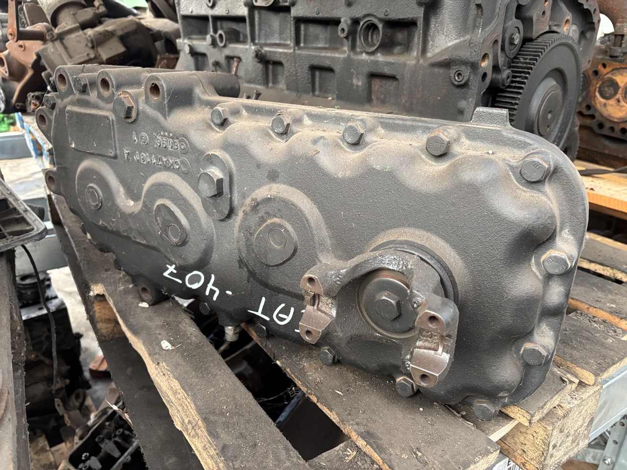 CAT Caterpillar 407 Skrzynia Pośrednia Skrzynia Rozdzielająca Napęd - Transmissão de Máquina agrícola: foto 1 CAT Caterpillar 407 Skrzynia Pośrednia Skrzynia Rozdzielająca Napęd - Transmissão de Máquina agrícola: foto 1