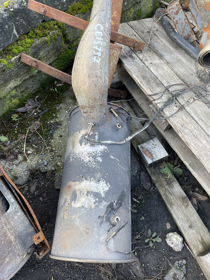 Case IH 737- wydech tłumik - Silenciador de Máquina agrícola: foto 1 Case IH 737- wydech tłumik - Silenciador de Máquina agrícola: foto 1