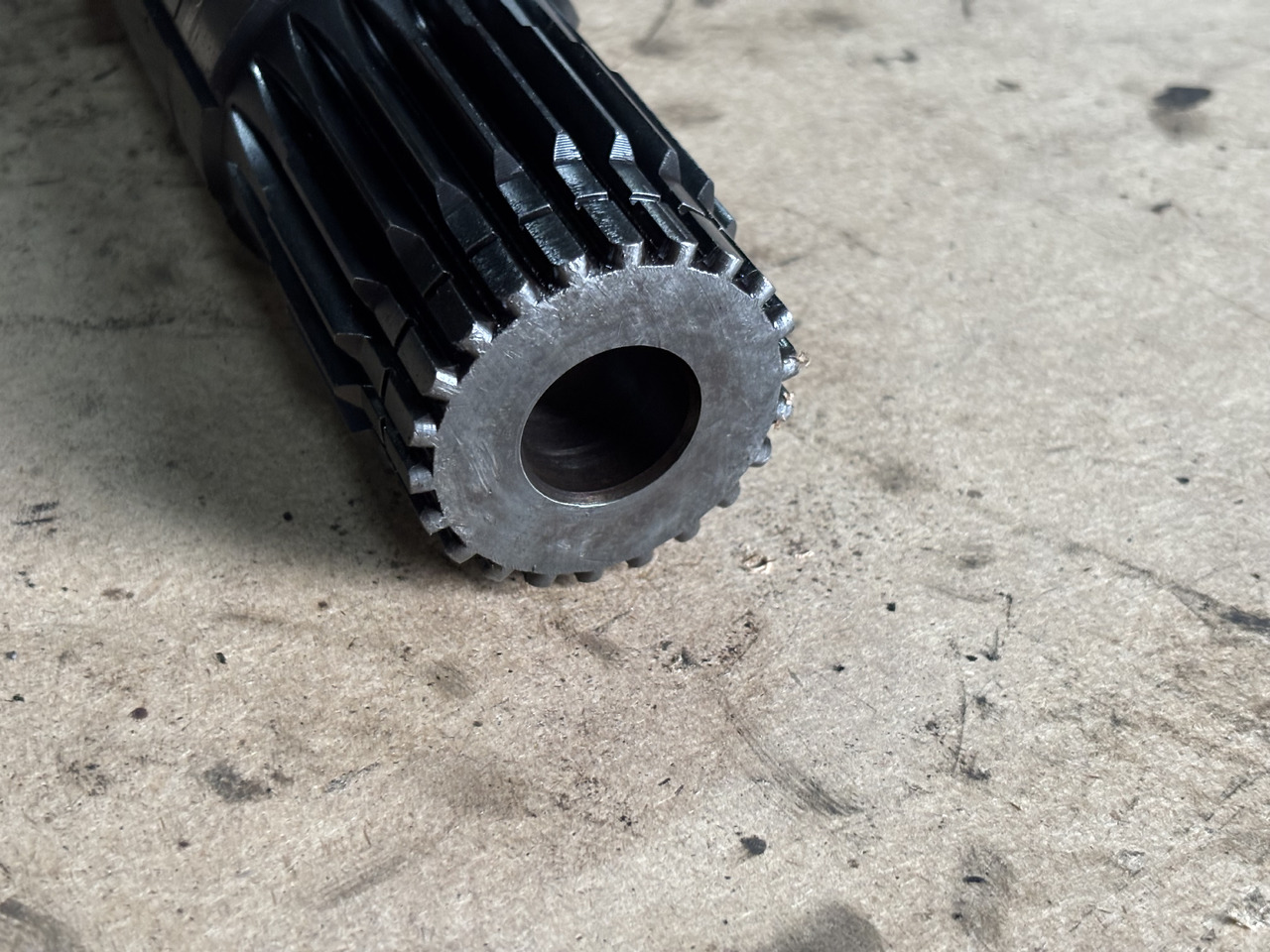 Claas AXION 830 Wałek przekładni podajnika zbożowego 00 1137 076 0 00 1149 403 0 - Veio de transmissão de Máquina agrícola: foto 3 Claas AXION 830 Wałek przekładni podajnika zbożowego 00 1137 076 0 00 1149 403 0 - Veio de transmissão de Máquina agrícola: foto 3