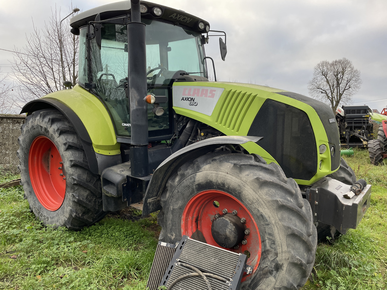 Claas Axion 810 - części - tłumik wydech - Silenciador de Trator: foto 1 Claas Axion 810 - części - tłumik wydech - Silenciador de Trator: foto 1