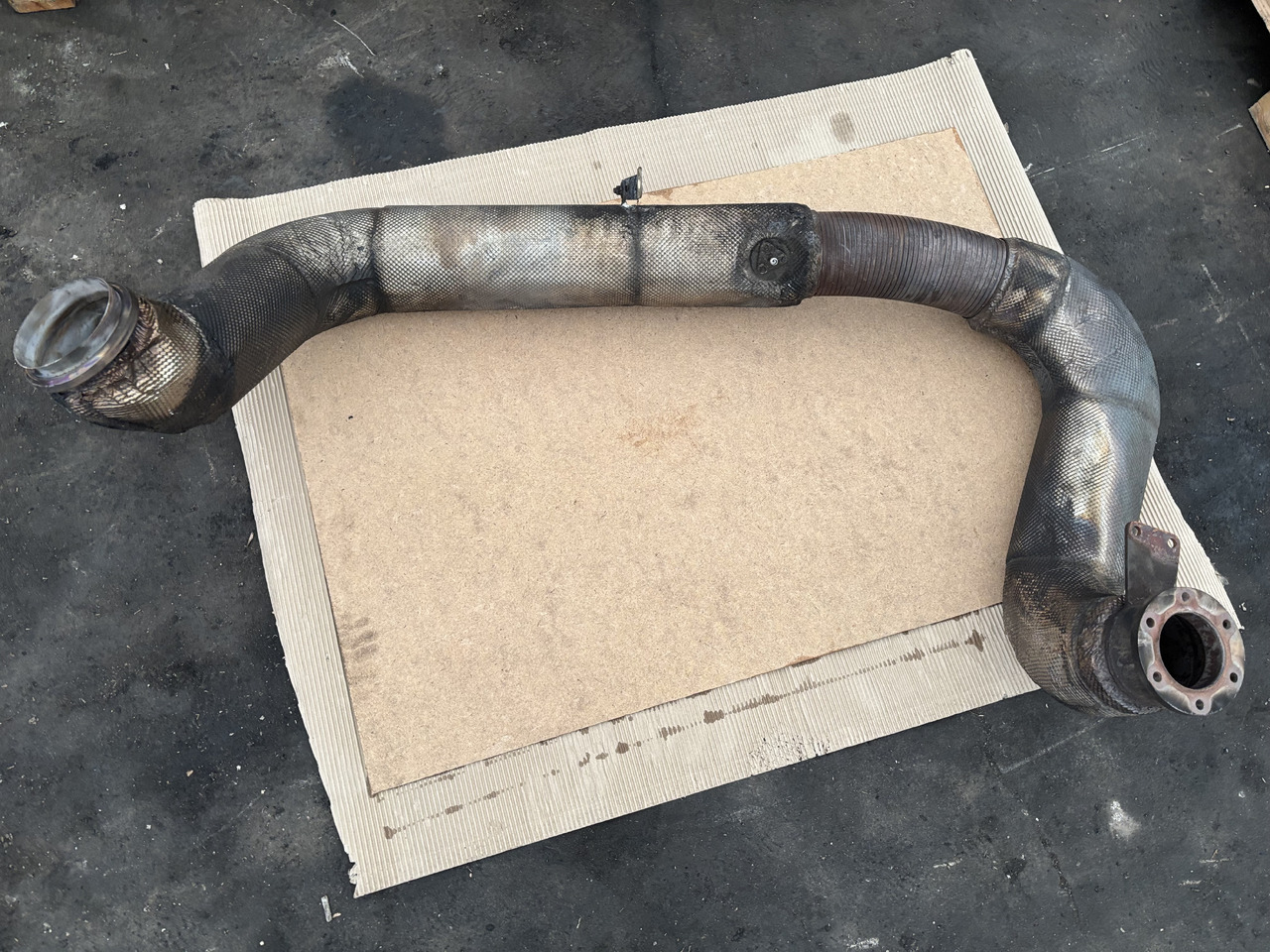 Claas Lexion 780 Rura Wydechowa Wydech EXHAUST PIPE ISO 0007804091 00 07819781 - Tubo de escape de Ceifeira debulhadora: foto 1 Claas Lexion 780 Rura Wydechowa Wydech EXHAUST PIPE ISO 0007804091 00 07819781 - Tubo de escape de Ceifeira debulhadora: foto 1