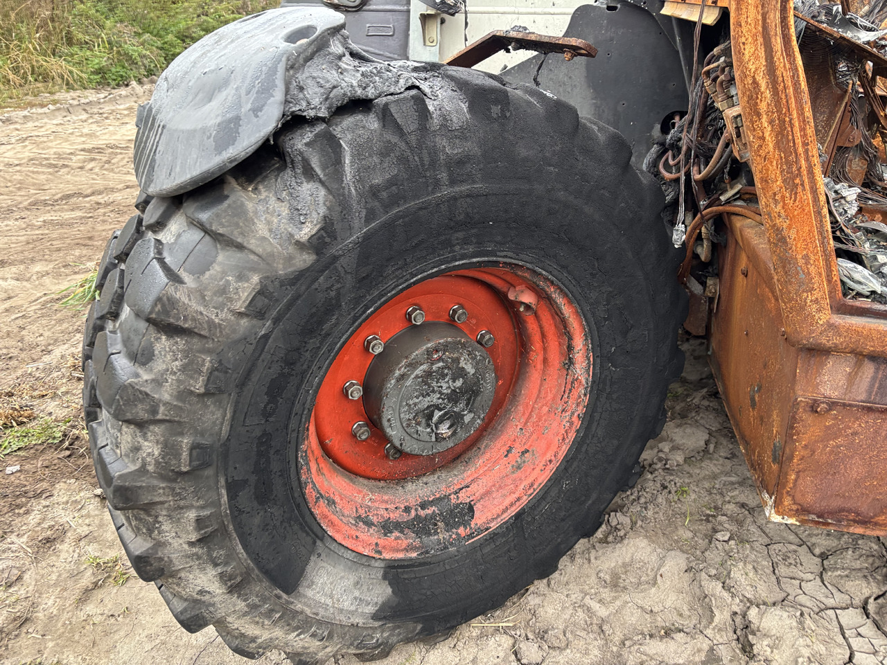 Claas Scorpion 7050 Felga 24XDW16L 24 X DW 16 L 10 szpilek - Jante de Máquina agrícola: foto 1 Claas Scorpion 7050 Felga 24XDW16L 24 X DW 16 L 10 szpilek - Jante de Máquina agrícola: foto 1