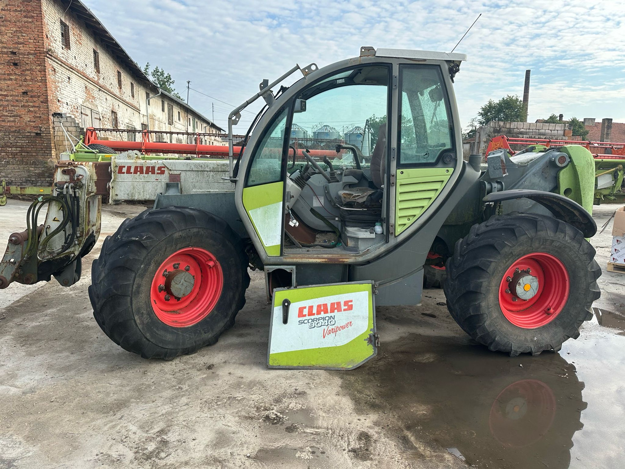 Claas Scorpion 9040 Variopower - tłumik wydech - Silenciador de Máquina agrícola: foto 1 Claas Scorpion 9040 Variopower - tłumik wydech - Silenciador de Máquina agrícola: foto 1