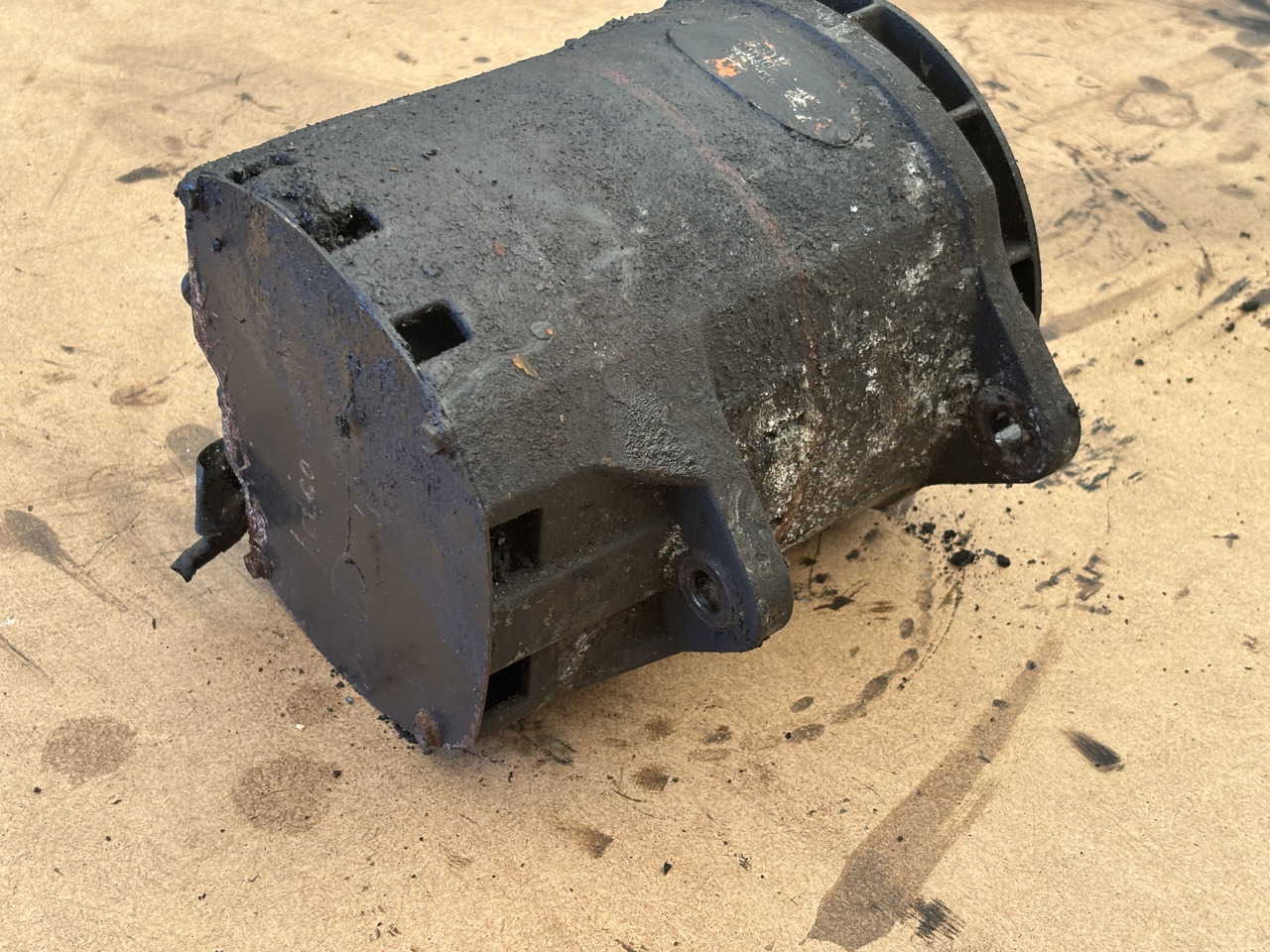 Cummins 8.3 6CT 6CTA 6CTAA Alternator 24V 75A USA REMY 19011210 - Alternador de Máquina agrícola: foto 2 Cummins 8.3 6CT 6CTA 6CTAA Alternator 24V 75A USA REMY 19011210 - Alternador de Máquina agrícola: foto 2