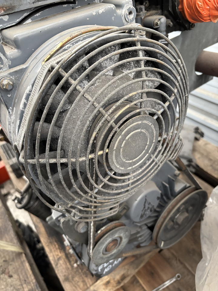 Deutz F2L1011 Silnik Blok Koło Zamachowe Tłok Pokrywa CZĘŚCI - Volante do motor de Máquina agrícola: foto 4 Deutz F2L1011 Silnik Blok Koło Zamachowe Tłok Pokrywa CZĘŚCI - Volante do motor de Máquina agrícola: foto 4