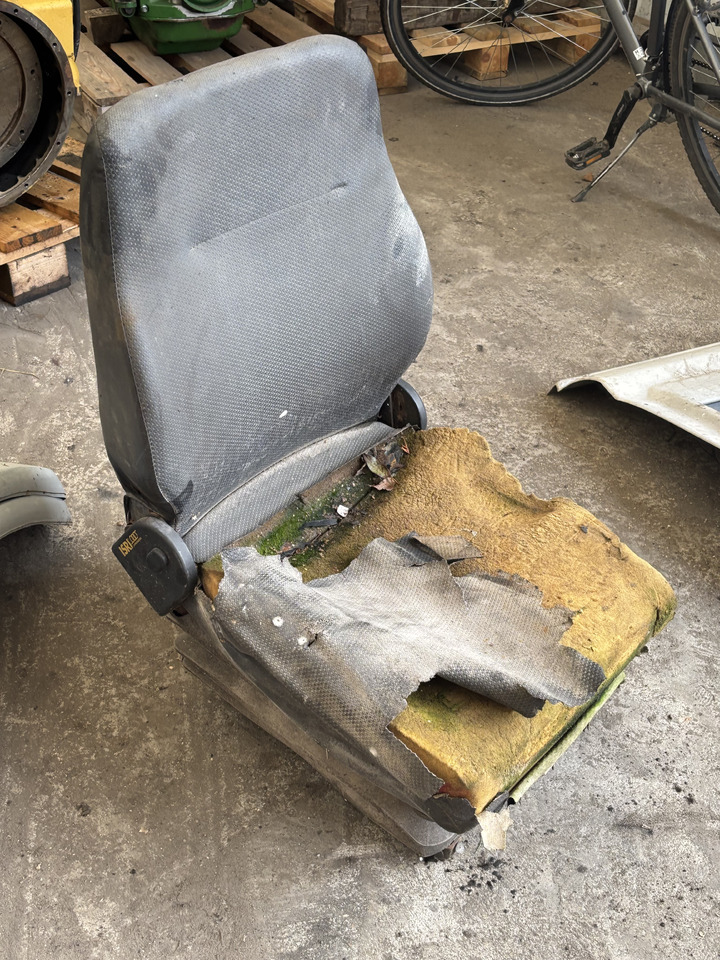 Dieci 185 - Ładowarka Teleskopowa - Fotel Kierowcy Siedzenie - Banco de Empilhador telescópico: foto 1 Dieci 185 - Ładowarka Teleskopowa - Fotel Kierowcy Siedzenie - Banco de Empilhador telescópico: foto 1