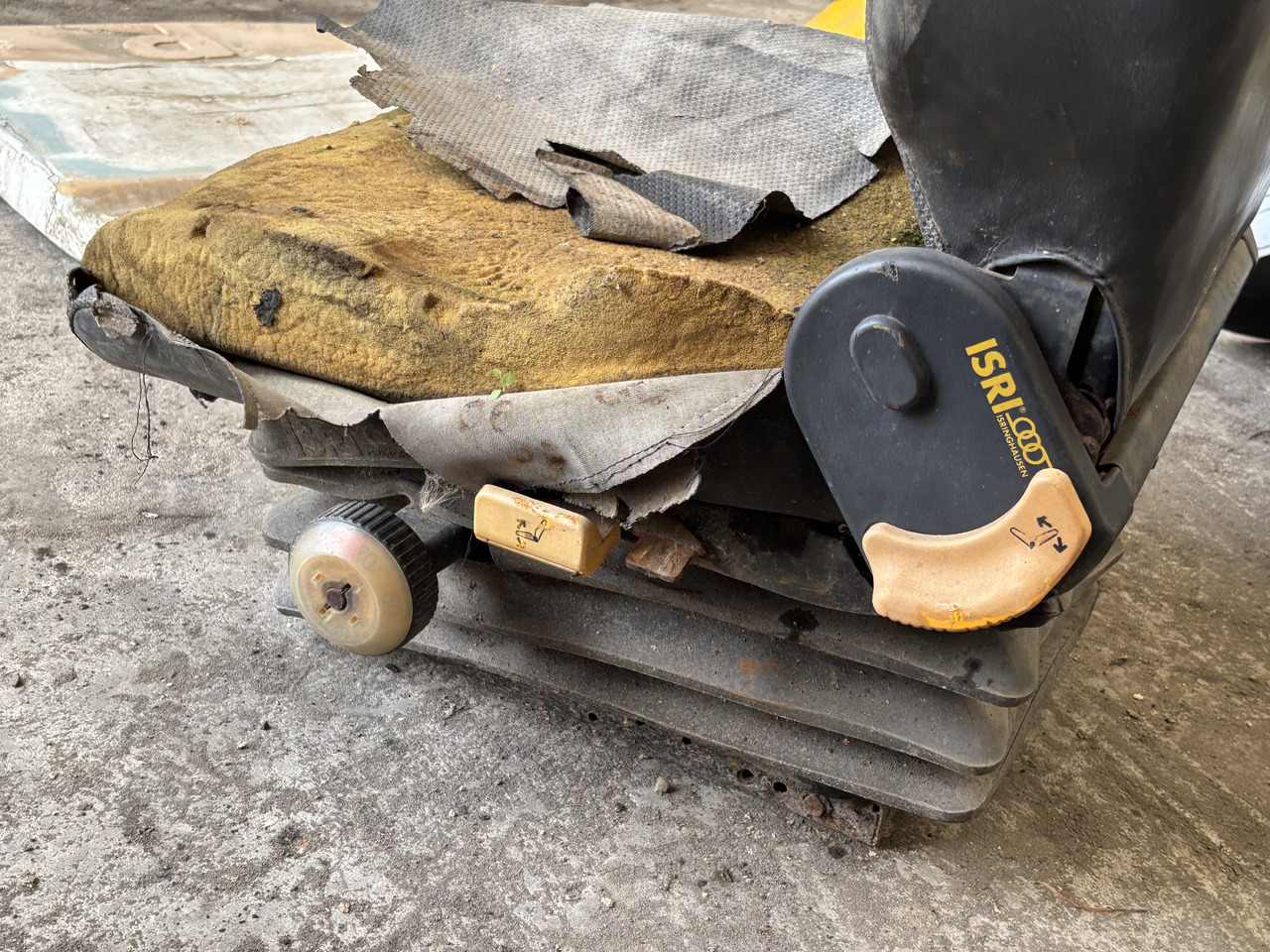 Dieci 185 - Ładowarka Teleskopowa - Fotel Kierowcy Siedzenie - Banco de Empilhador telescópico: foto 4 Dieci 185 - Ładowarka Teleskopowa - Fotel Kierowcy Siedzenie - Banco de Empilhador telescópico: foto 4