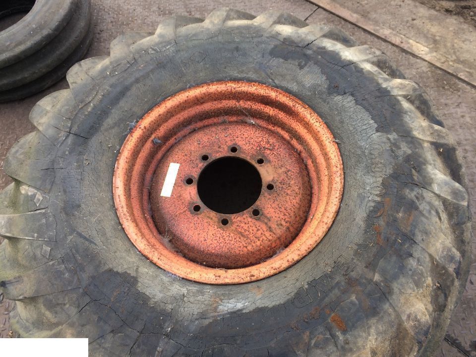 Felga Claas Dominator 16x28 OPONA GOODYEAR GRATIS! - Roda completa de Máquina agrícola: foto 1 Felga Claas Dominator 16x28 OPONA GOODYEAR GRATIS! - Roda completa de Máquina agrícola: foto 1