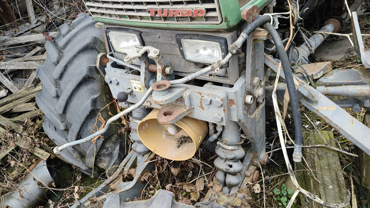 Fendt 309 - na części - lampy przednie - Iluminação de Trator: foto 1 Fendt 309 - na części - lampy przednie - Iluminação de Trator: foto 1