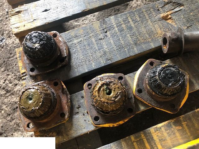 Jcb 3cx - Sworzeń Zwrotnicy - Manga de eixo de Máquina agrícola: foto 1 Jcb 3cx - Sworzeń Zwrotnicy - Manga de eixo de Máquina agrícola: foto 1