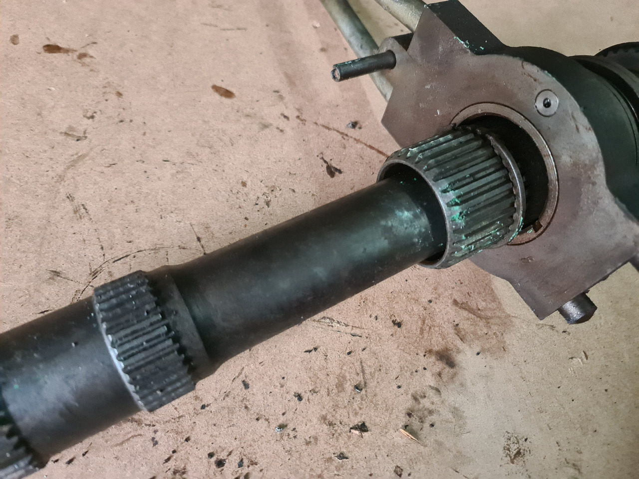 John Deere 4650, 4850 WAŁ NAPĘDOWY R89463 RE35974 R70800 AR94272 - Eixo cardan de Máquina agrícola: foto 3 John Deere 4650, 4850 WAŁ NAPĘDOWY R89463 RE35974 R70800 AR94272 - Eixo cardan de Máquina agrícola: foto 3