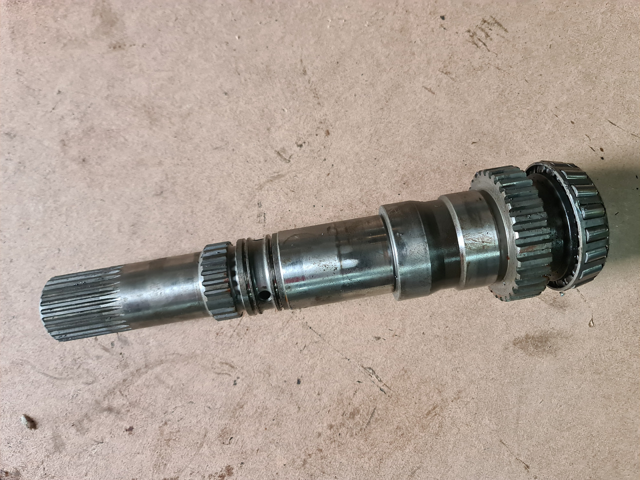 John Deere 4650, 4850 Wał Skrzyni Biegów z Pierścieniem R119550 JD9002 - Eixo cardan de Máquina agrícola: foto 1 John Deere 4650, 4850 Wał Skrzyni Biegów z Pierścieniem R119550 JD9002 - Eixo cardan de Máquina agrícola: foto 1