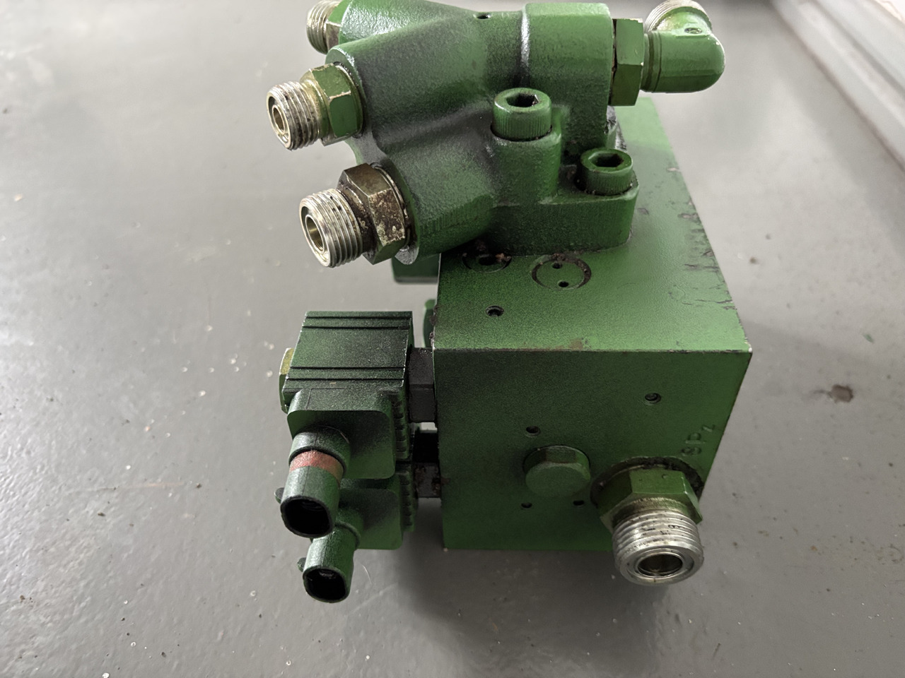 John Deere 6010 6110 6210 6310 6410 Blok Zaworowy TLS AL116954 - Válvula hidráulica de Máquina agrícola: foto 3 John Deere 6010 6110 6210 6310 6410 Blok Zaworowy TLS AL116954 - Válvula hidráulica de Máquina agrícola: foto 3