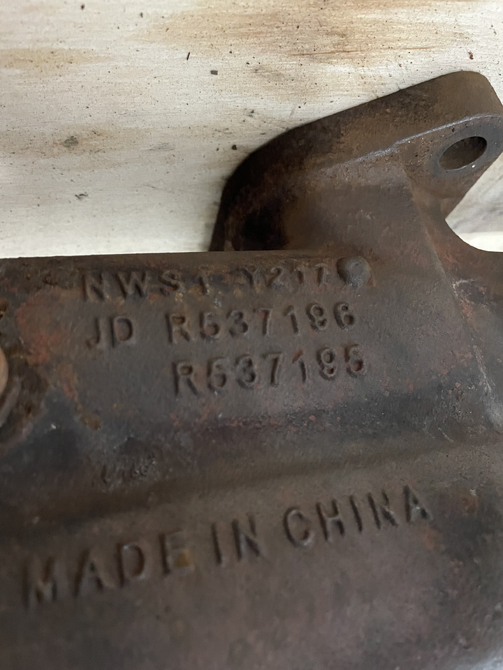 John Deere 6090 9,0l - kolektor wydechowy R537195 R537196 - Colector de escape de Máquina agrícola: foto 2 John Deere 6090 9,0l - kolektor wydechowy R537195 R537196 - Colector de escape de Máquina agrícola: foto 2