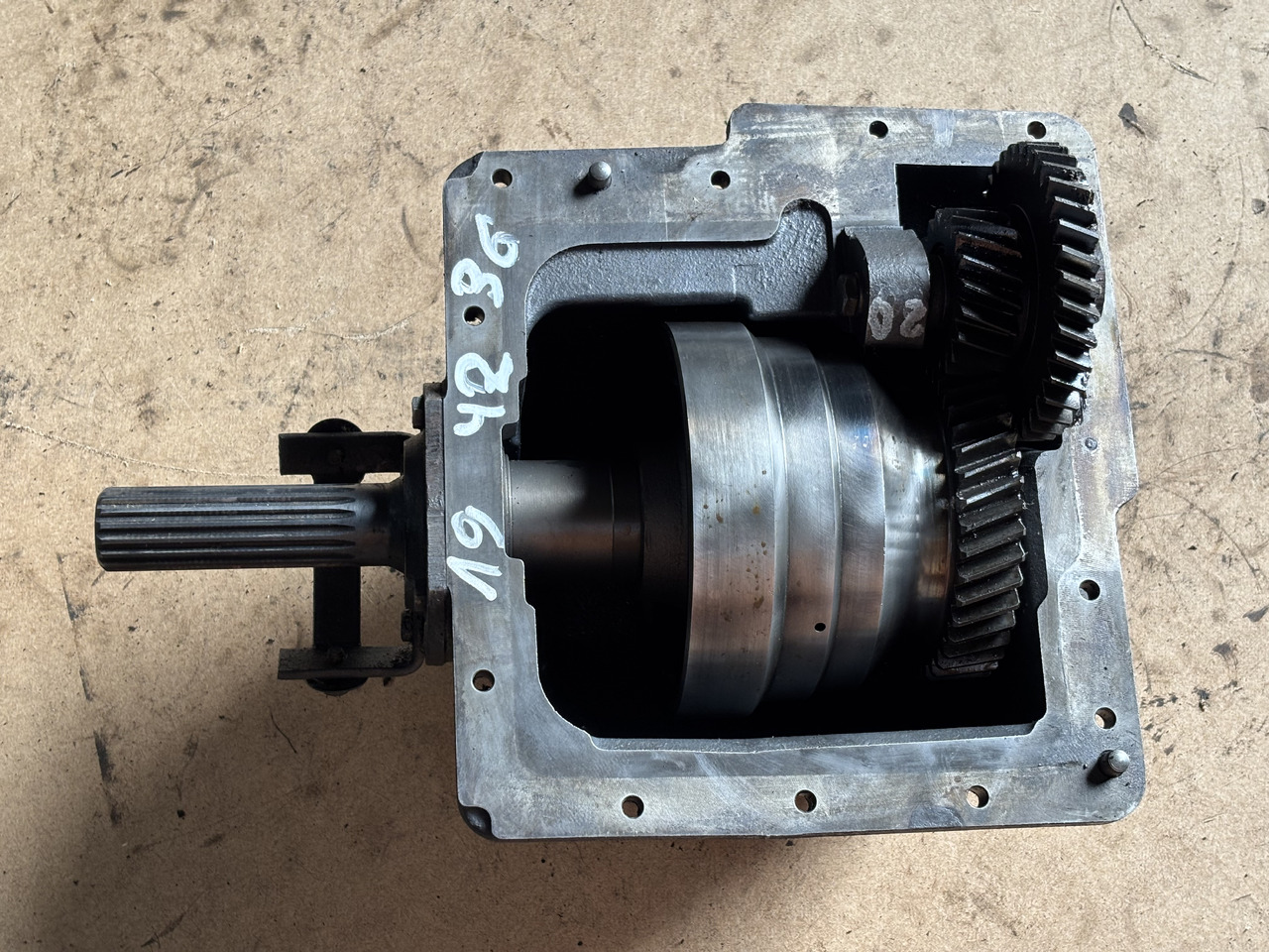 John Deere 6110, 6000, 6010 Przystawka Przedniego Napędu L76149 L101047 - Eixo cardan de Máquina agrícola: foto 1 John Deere 6110, 6000, 6010 Przystawka Przedniego Napędu L76149 L101047 - Eixo cardan de Máquina agrícola: foto 1