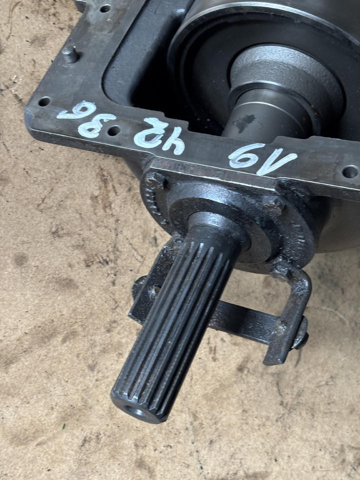 John Deere 6110, 6000, 6010 Przystawka Przedniego Napędu L76149 L101047 - Eixo cardan de Máquina agrícola: foto 5 John Deere 6110, 6000, 6010 Przystawka Przedniego Napędu L76149 L101047 - Eixo cardan de Máquina agrícola: foto 5