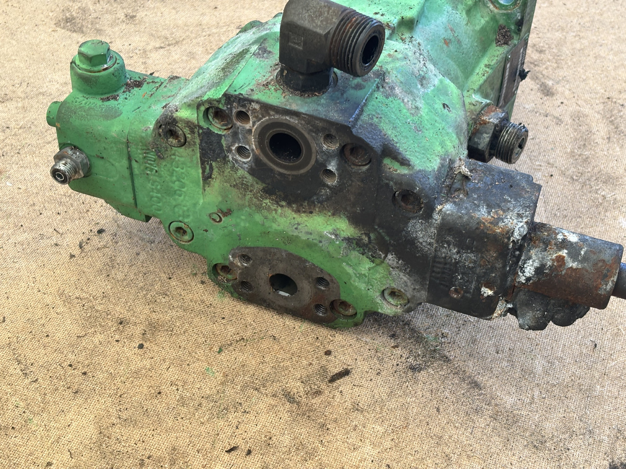 John Deere 8200 8300 8400 8500 Silnik hydrauliczny AXE83863 - Motor hidráulico de Máquina agrícola: foto 2 John Deere 8200 8300 8400 8500 Silnik hydrauliczny AXE83863 - Motor hidráulico de Máquina agrícola: foto 2
