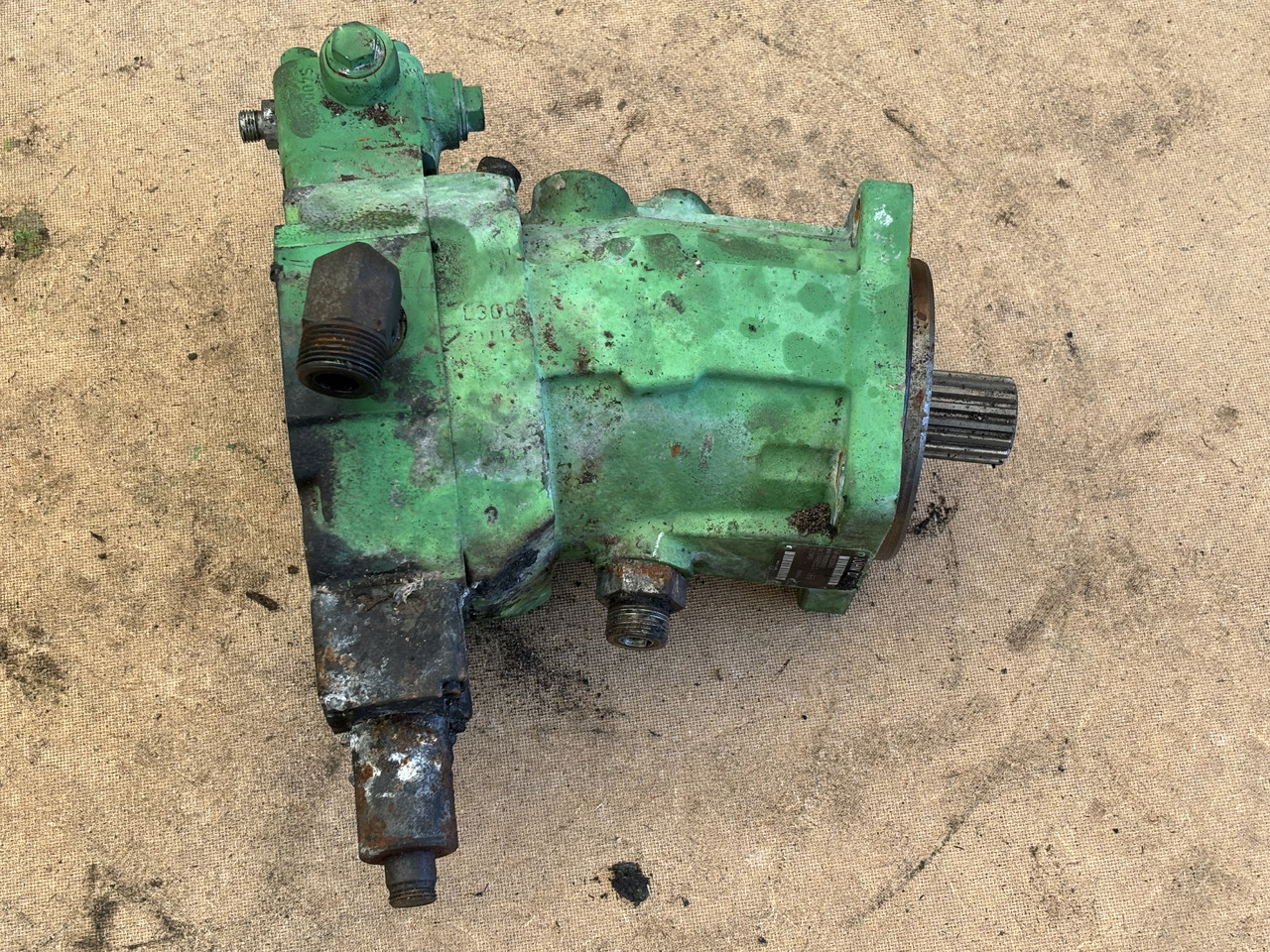 John Deere 8200 8300 8400 8500 Silnik hydrauliczny AXE83863 - Motor hidráulico de Máquina agrícola: foto 1 John Deere 8200 8300 8400 8500 Silnik hydrauliczny AXE83863 - Motor hidráulico de Máquina agrícola: foto 1