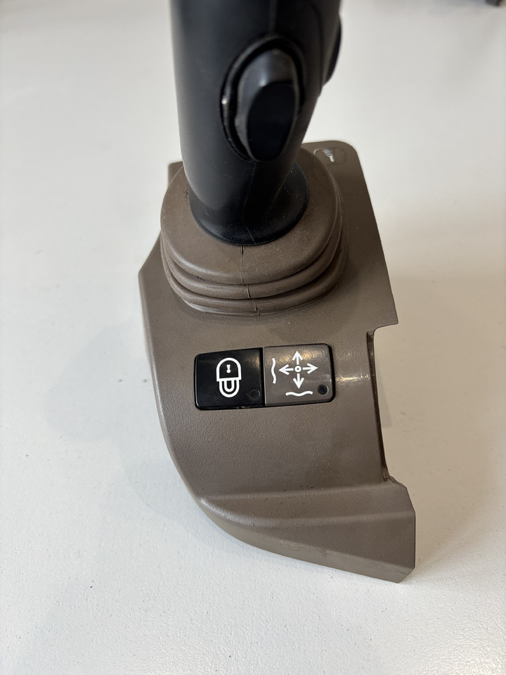 John Deere seria 6000 7000 8000 R - joystick 5-funkcyjny CommandARM RE573554 - Manete de mudanças de Máquina agrícola: foto 3 John Deere seria 6000 7000 8000 R - joystick 5-funkcyjny CommandARM RE573554 - Manete de mudanças de Máquina agrícola: foto 3