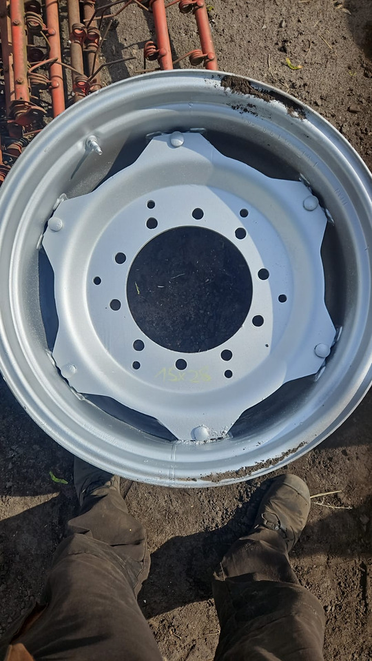 Koło felga 15X28 28" - Jante de Máquina agrícola: foto 1 Koło felga 15X28 28" - Jante de Máquina agrícola: foto 1