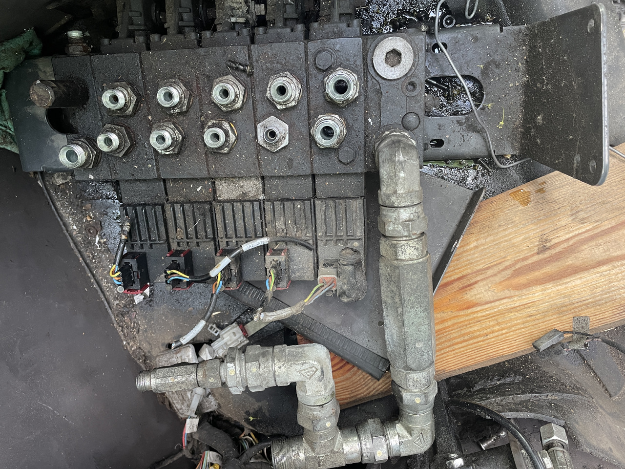 Manitou MHT 860 - rozdzielacz hydrauliczny - Hidráulica de Empilhador telescópico: foto 1 Manitou MHT 860 - rozdzielacz hydrauliczny - Hidráulica de Empilhador telescópico: foto 1